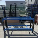 Индустриална работна маса с горна рамка за панел, размери: Д2000 × Ш600 × В1000/1500 мм, капацитет: 1000 кг/ниво – Сиво и синьо - Image 2