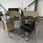 Комплект Nova 3 & FlexiPro – Оперативно бюро с вградени шкафове, 3 работни места и ергономичен офис стол - Image 2