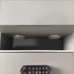 Интелигентно нощно шкафче с безжично зареждане, LED осветление, 3 чекмеджета за съхранение, сензор за нощна светлина, Bluetooth високоговорител и биометрично заключване – антрацитносив цвят, модерен дизайн от стъкло и дърво - Image 6