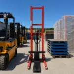 Ръчна палетна количка 2T, височина на повдигане 2.0 m – Регулируеми вилици 240–580 mm - Image 2